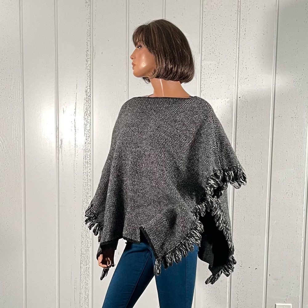 * Gio & Gio Made Italy Women’s Grey Fringe Poncho
